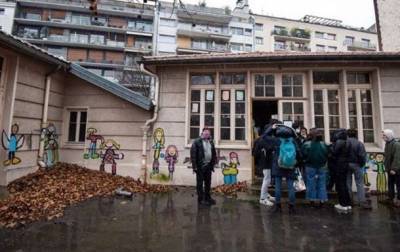В Париже мигранты «захватили» здание детского сада