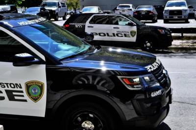 В США обнаженный мужчина угнал и разбил полицейский автомобиль