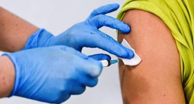 В Литве десятки людей пожаловались на побочные эффекты вакцины от COVID-19