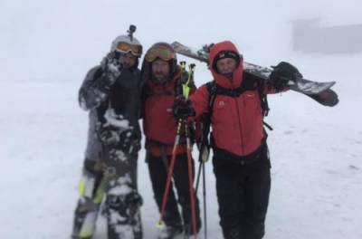 Надзвичайники на Закарпатті знайшли туристів, що заблукали після спусків зі сноубордами