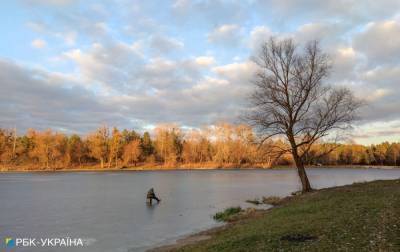 В Черкасской области под лед провалились три рыбака, среди них ребенок