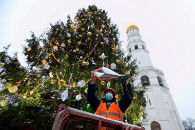 Главная кремлевская елка после демонтажа превратится в часы в благодарность врачам