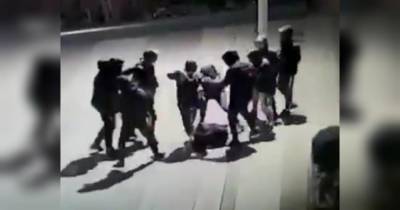 Появилось шокирующее видео избиения украинского подростка в центре Парижа