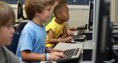 Младшие школьники уходят на "удаленку": компьютеры есть не у всех