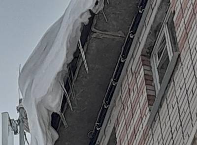 Жизни костромичей угрожают сходы снежных лавин с крыш