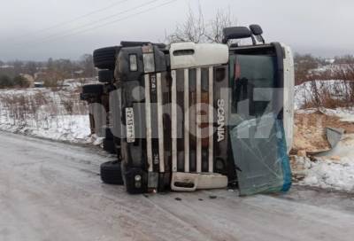 Водитель грузовика пострадал в ДТП под Лугой