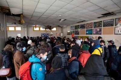 Мигранты захватили здание детского сада в Париже