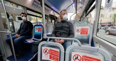 Во Франции медики призвали не разговаривать в общественном транспорте