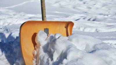 Губернатор Иван Белозерцев заставляет мэра Пензы расчищать снег лопатой