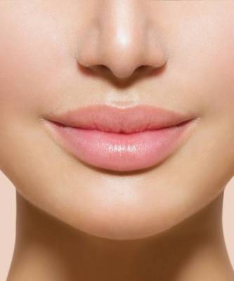 Сухость и шелушения: 10 советов, как защитить губы зимой