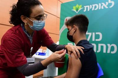В Израиле начали вакцинировать школьников, чтобы вернуть их к обучению