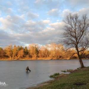 В Черкасской области три рыбака провалились под лед, в том числе ребенок