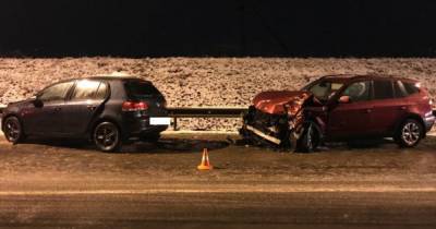 В Черняховском районе столкнулись Volkswagen и BMW, пострадали пять человек