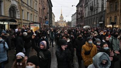 МВД ищет виновных в блокировке дорог во время незаконного митинга в Петербурге