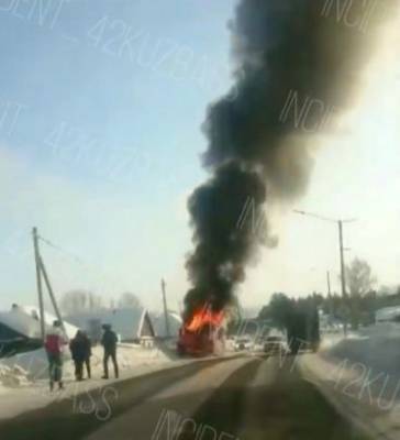 В Кузбассе пожар в КамАЗе попал на видео