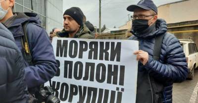В Одессе моряки перекрыли движение трассы на Киев: что известно