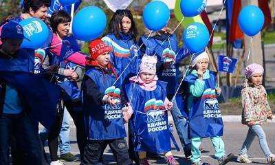 Как «Единая Россия» защищает детей от политики, выводя их на свои митинги