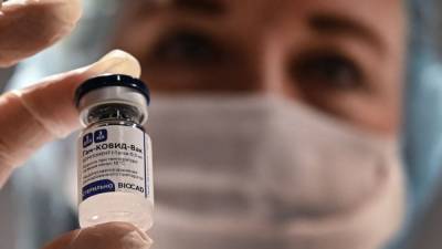 Вакцинацию "Спутником V" связали с риском для онкобольных