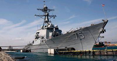 В Черное море вошел танкер ВМС США, который встретится с ракетным эсминцем