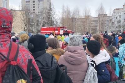 Во Владимире эвакуировали школу номер 38 из-за сработавшей пожарной сигнализации