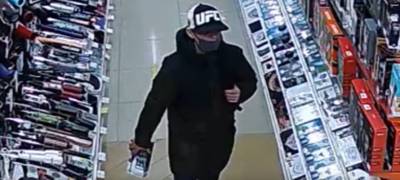 Полиция Петрозаводска ищет мужчину в кепке иностранным логотипом (ВИДЕО)