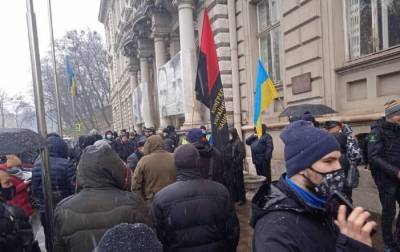 Тарифные протесты: во Львове люди собрались под обладминистрацией