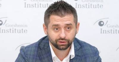 Глава фракции "Слуга народа": "В Украине многие соцопросы - это манипулятивная практика"