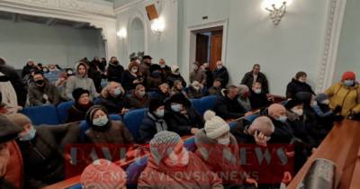 Протестующие в Житомире прорвались в городской совет – требуют снижения тарифов (видео)
