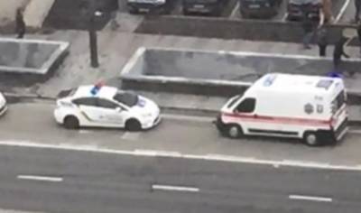 В Киеве автобус сбил человека на "зебре", кадры с места ДТП: "Удар был такой силы, что..."