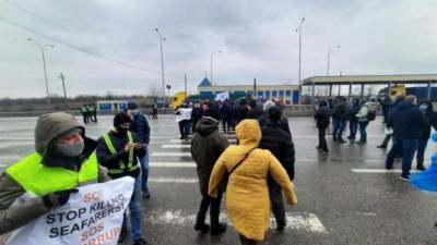Против подорожания сертификации и коррупции в отрасли: в Одесской области моряки перекрыли трассу "Одесса-Киев"