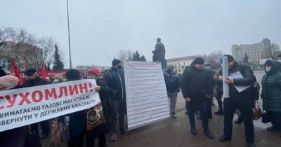 Участники "тарифного протеста" в Житомире прорвались в горсовет (ФОТО)