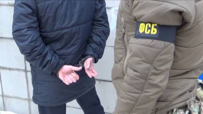Сотрудник одной из новгородских колоний задержан за получение взятки