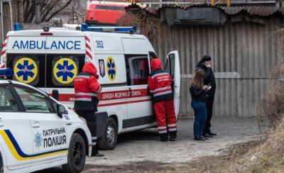 Харьковчанка порезала 67-летнего мужчину ножом, срочно слетелась полиция: "пили алкоголь и..."