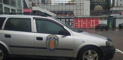 Киевлян напугала машина с наклейкой подразделения ФСБ России