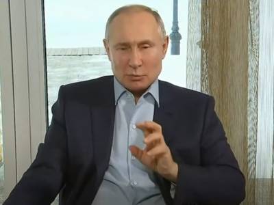 «Скучно, девочки»: Путин прокомментировал расследование Навального о дворце в Геленджике