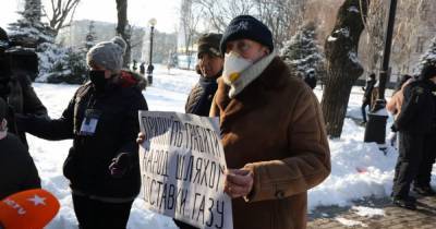Штурм горсовета, блокирование трассы и поздравления президенту: в регионах Украины протестуют против повышения тарифов