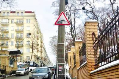 По Киеву установили новые дорожные знаки: Что они означают