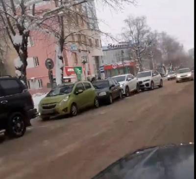 В Сыктывкаре женщина за рулем BMW X5 устроила аварию с участием четырех машин