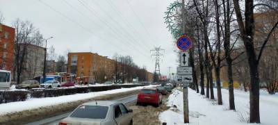 Водителей просят убрать автомобили с проспекта в Петрозаводске