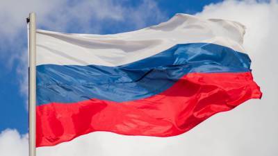 Российский флаг в Пензе выбросили на помойку