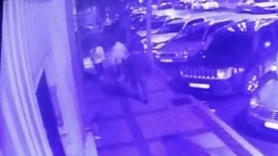 Вооруженный ножом мужчина напал на компанию россиян в Стамбуле