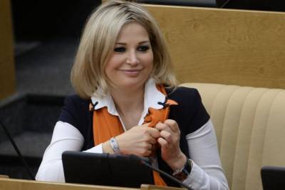 Максакова сообщила, что приехала в Россию судиться за квартиру