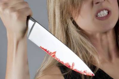 В Киеве девушка во время ссоры проткнула парню грудь ножом