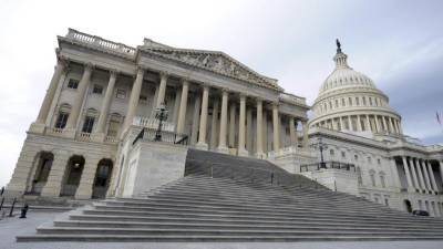 Палата представителей в понедельник направляет в Сенат статьи импичмента Трампа
