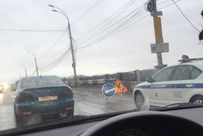 Из-за ремонта дороги на мосту в Твери собралась пробка
