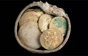 Ученые обнаружили тайник с древними монетами и золотом, потерянные во времена крестоносцев