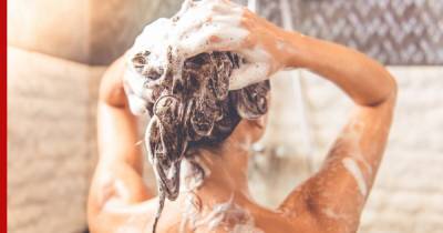Знакомая всем привычка оказалась главной ошибкой при мытье волос