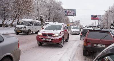 "Искусственные" заторы на дорогах: как избежать пробок в Ереване из-за ДТП