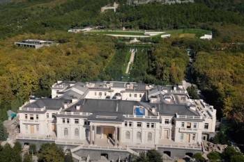 Во дворец Путина предлагают открыть экскурсии
