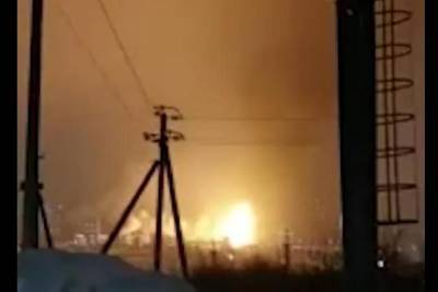 На заводе в Уфе произошел взрыв: горят две емкости
